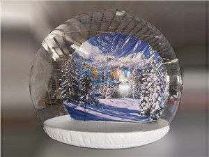 Puhallettava joulun lumipalloteltta